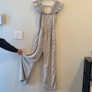 Fore Smocked Floral Sleeveless Jumpsuit / Has Pockets